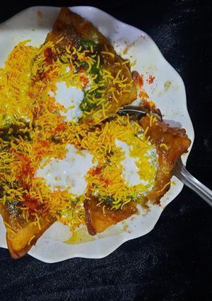 A picture of Samosa chat.