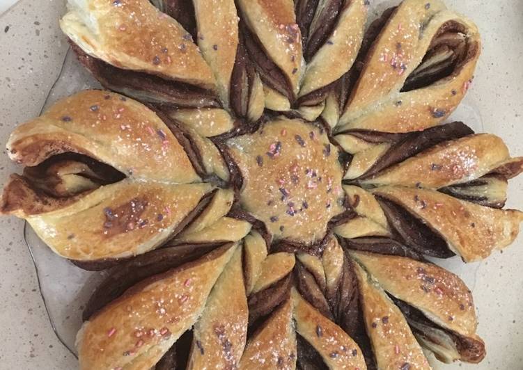 Flor De Hojaldre Con Nutella Receta De Marivi Garcia Cookpad