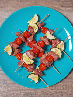Una foto de Brochetas de pavo