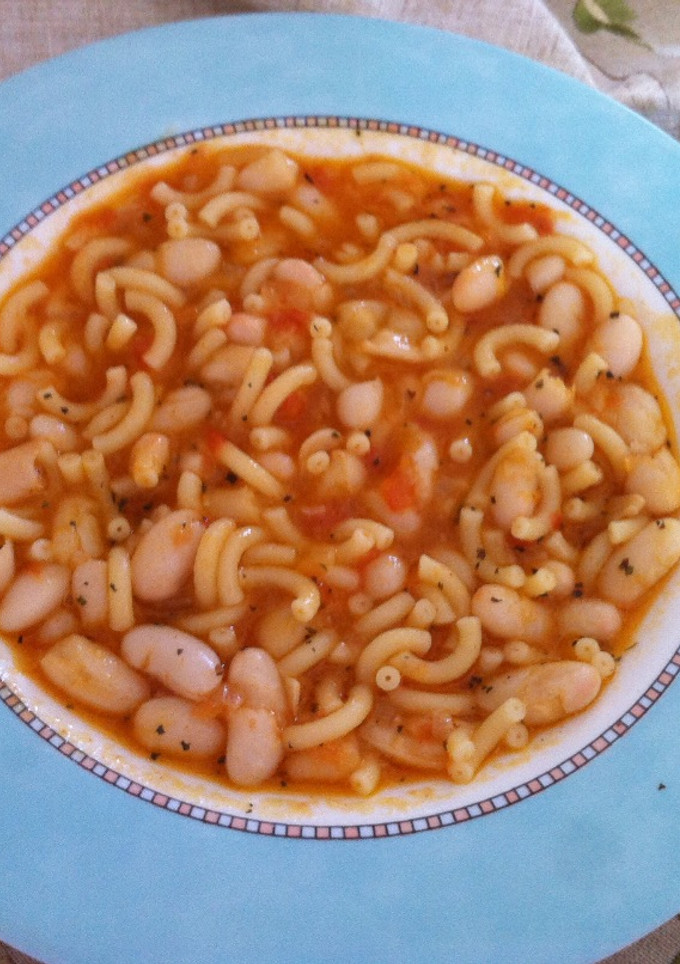 Una foto de Alubias con fideos y hierbabuena