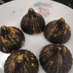 A picture of Chocolate pan modak.