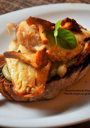 Une photo de Bruschetta de filets de rougets et girolles