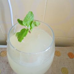 A picture of Lemonade.