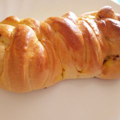 Caramelized Onion Braided Bread #MyHome-bread Contest A picture of Caramelized Onion Braided Bread #MyHome-bread Contest.