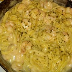 A picture of Shrimp Alfredo.
