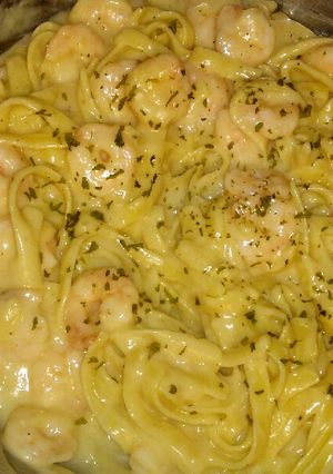 A picture of Shrimp Alfredo.