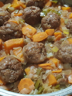 Una foto de Albóndigas con calabaza y otras verduras