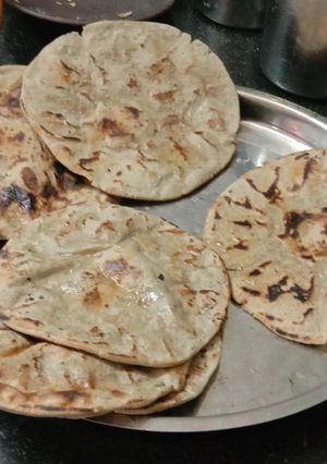 A picture of Bajri milet Rotla Gamthi style (make with two palm).