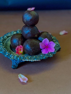 A picture of Cookie Dough Balls.