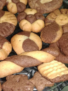 A picture of Assorted cookies.