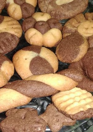 A picture of Assorted cookies.