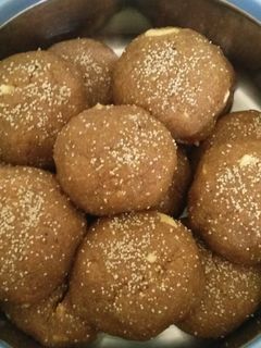 ચૂરમાં ના લાડુ (Churma Ladoo Recipe In Gujarati) રેસીપી મુખ્ય ફોટો
