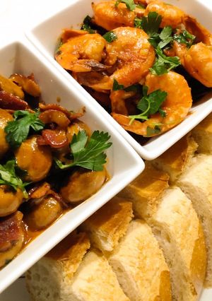 A picture of Tapas x 2: garlic and ham mushrooms & spicy prawns.