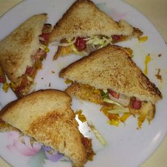 A picture of Bread vegetable sandwich.