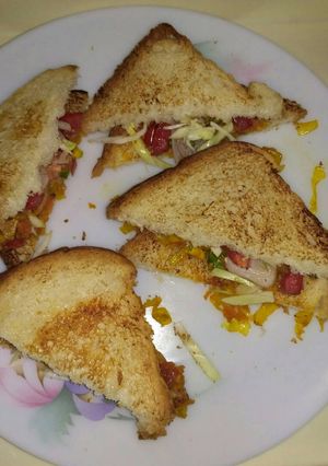 A picture of Bread vegetable sandwich.