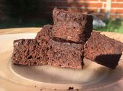 Una foto de brownie vegano y sin gluten