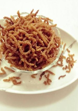 A picture of Spicy sev (with leftover roti).
