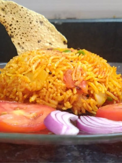 વેજીટેબલ પુલાવ (Vegetable Pulav Recipe In Gujarati) રેસીપી મુખ્ય ફોટો