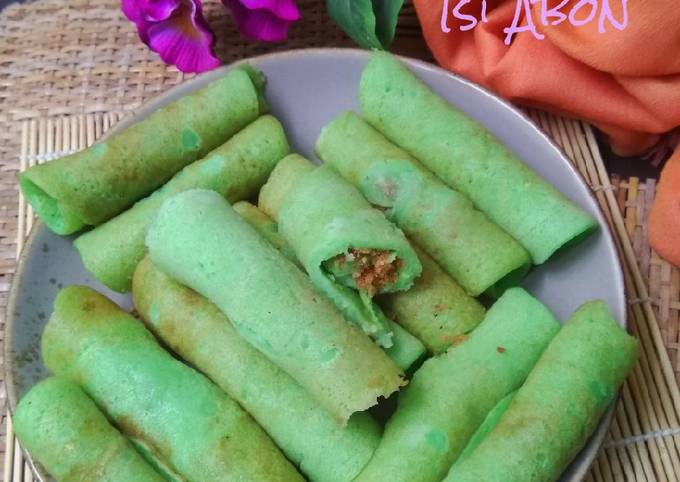 Pancake Gulung Nasi Pandan isi Abon