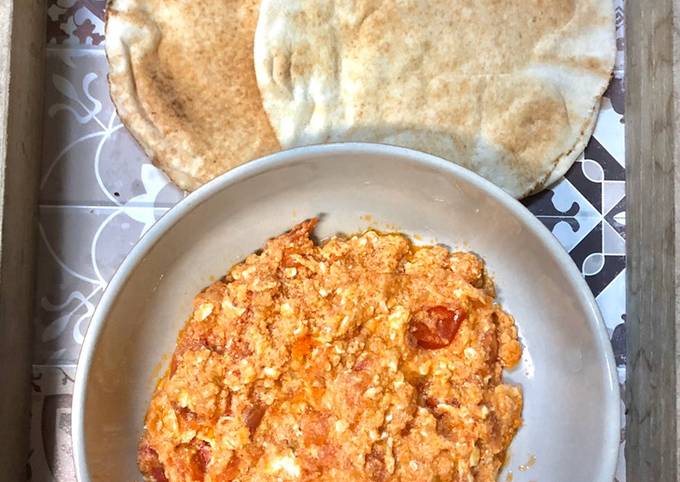 Traditional Bahraini Tomato and Eggs