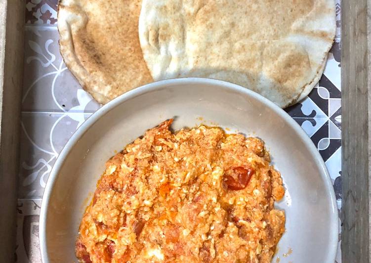 Traditional Bahraini Tomato and Eggs