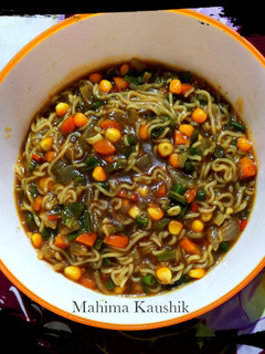 मनचाऊ सूप नूडल्स(Manchow Soup noodles Recipe in Hindi) रेसिपी मुख्य फोटो
