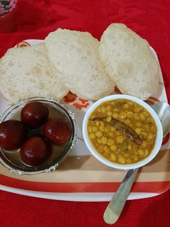 সাদা লুচি (Sada luchi recipe in Bengali) রেসিপির প্রধান ছবি