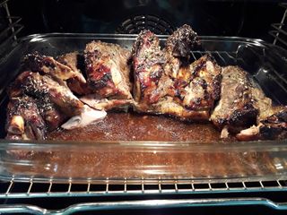 Perna de borrego com chutney de pêra
