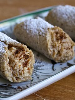 Foto di Cannoli alla nocciola con crema al caffè (al forno)