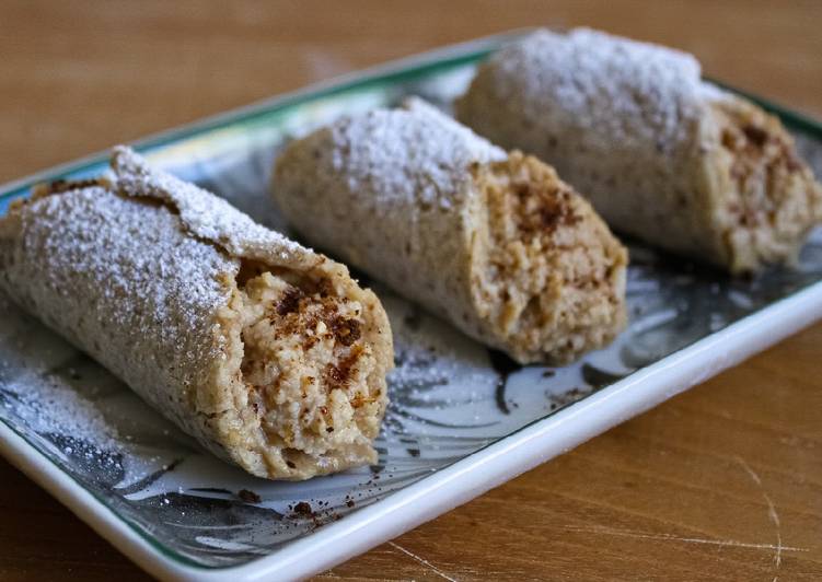 Cannoli alla nocciola con crema al caffè (al forno)