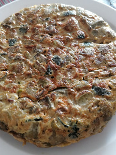 Una foto de 57. Tortilla de habas con vaina y calabacín