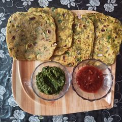 A picture of Paneer Onions paratha.