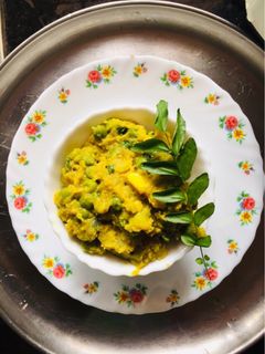 உருளை கிழங்குபட்டாணிதேங்காய் பால்கிரேவி(peas potato gravy recipe in tamil) செய்முறை முக்கிய புகைப்படம்
