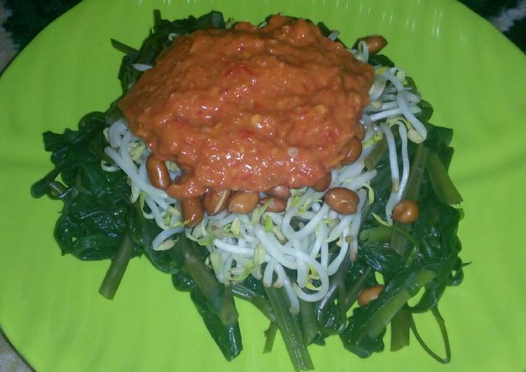 Bagaimana Menyiapkan Plecing Kangkung yang Bikin Ngiler
