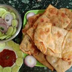 মোগলাই পরোটা (চিকেন ও ডিম দিয়ে) (mughlai paratha recipe in Bengali) রেসিপির প্রধান ছবি