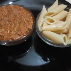 Pasta with red sauce meat A picture of Pasta with red sauce meat.