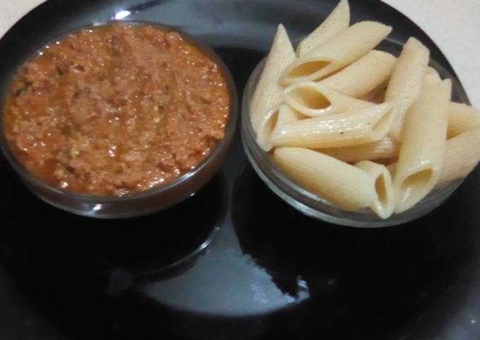 Pasta with red sauce meat