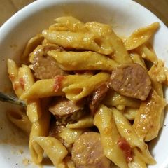 A picture of Cheesy one pot smoked sausage pasta.