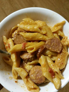 A picture of Cheesy one pot smoked sausage pasta.