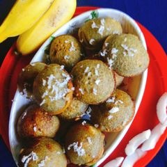 A picture of Unniyappam.