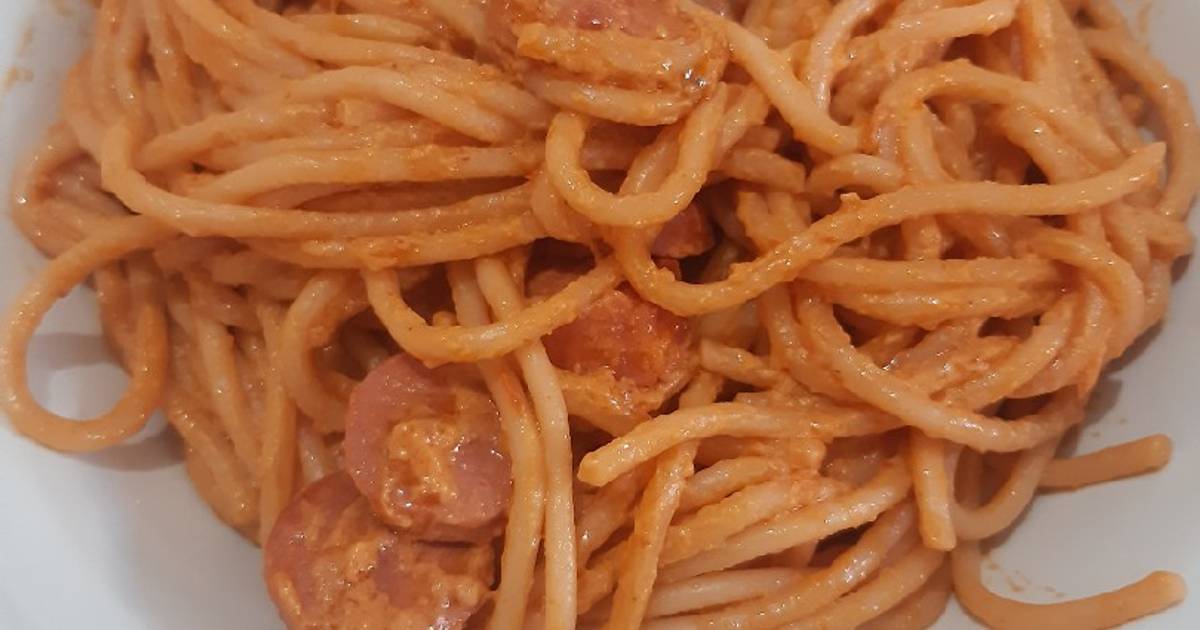 Spaghetti con crema de chipotle y salchichas Receta de Mich Gomitas- Cookpad