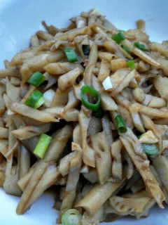 A picture of Spicy n sour Lotus root 酸辣藕丝.