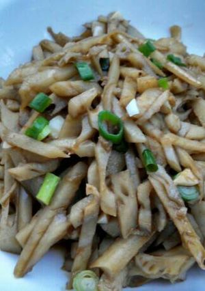 A picture of Spicy n sour Lotus root 酸辣藕丝.