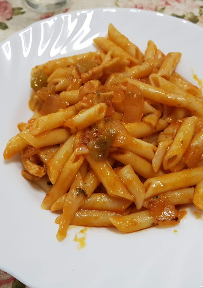 Una foto de Macarrones con lomo