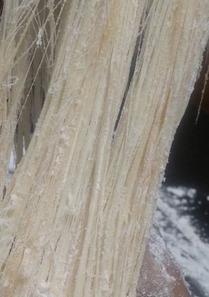 நூல் நூலான சோன்பப்டி (Soan papdi recipe in tamil) செய்முறை முக்கிய புகைப்படம்