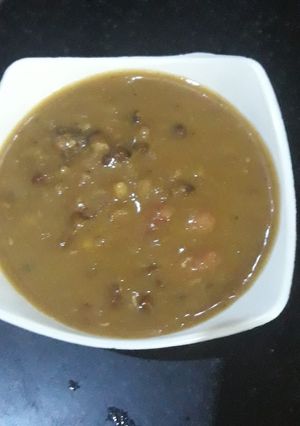 A picture of Daal makhani.