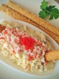 Una foto de Tapa de ensaladilla de surimi de cangrejo