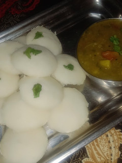 इडली सांबर (Idli Sambar recipe in hindi) रेसिपी मुख्य फोटो