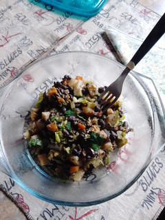 Una foto de Cazuela de Repollitos de Bruselas, Frijoles negros...y algo más!
