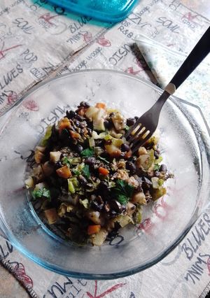 Una foto de Cazuela de Repollitos de Bruselas, Frijoles negros...y algo más!